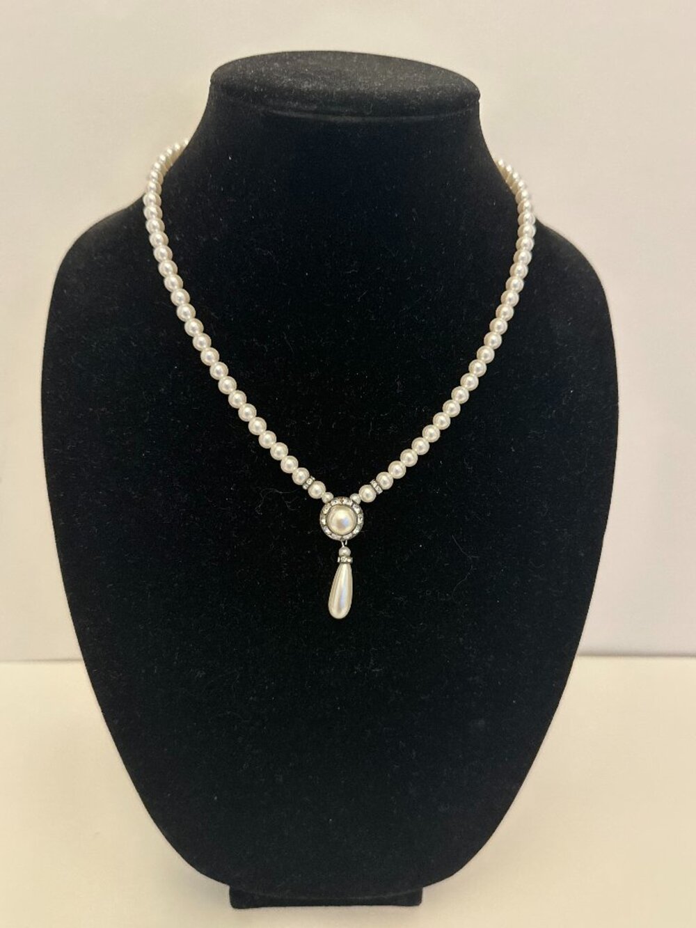 White Faux Pearl Necklace Silver Tone Drop Pendant Vintage Style Elegant Jewelry